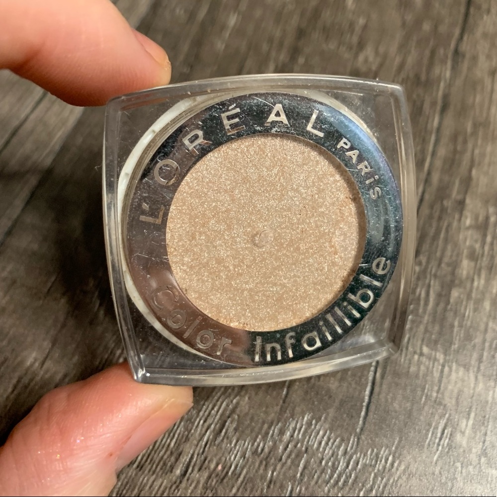 2 for $16 - L’Oreal Paris - Infallible 24 hr Eyeshadow - Hourglass Beige